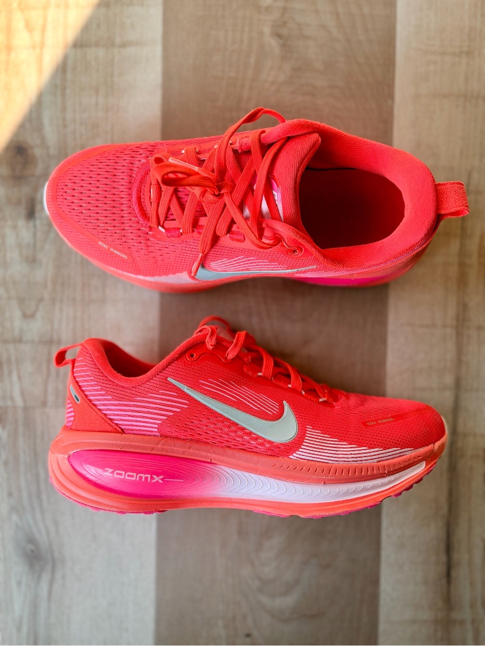 Nike Women’s Vomero 18 Red Pink ZoomX Running Shoes Size 7.5